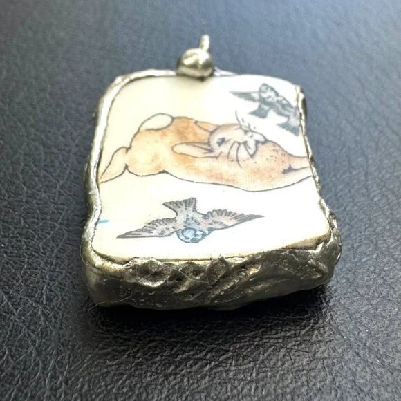 SOLD! Reversible Peter Rabbit Wedgwood Broken China Pendant With Silver Artisan - Picture 7 of 12